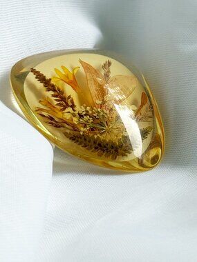 Vintage Lucite Style Dried Flower Brooch